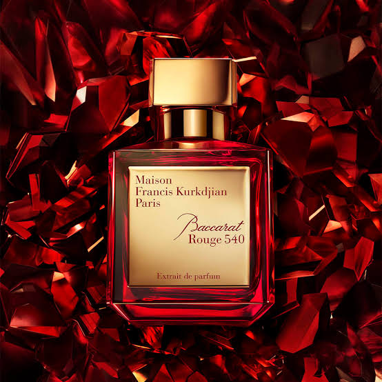 عطر اکستریت پرفیوم میزون فرانسیس کرکجان مدل باکارات رژ 540 با رایحه گرم