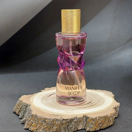 عطر ادوپرفیوم زنانه ایو سن لورن مدل منیفستو با رایحه گرم و شیرین