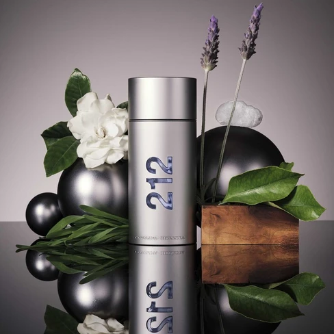 عطر ادوتویلت مردانه کارولینا هررا مدل 212 من نیویورک با رایحه خنک و معتدل