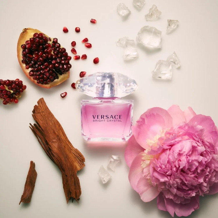 عطر ادوتویلت زنانه ورساچه مدل برایت کریستال با رایحه خنک و شیرین