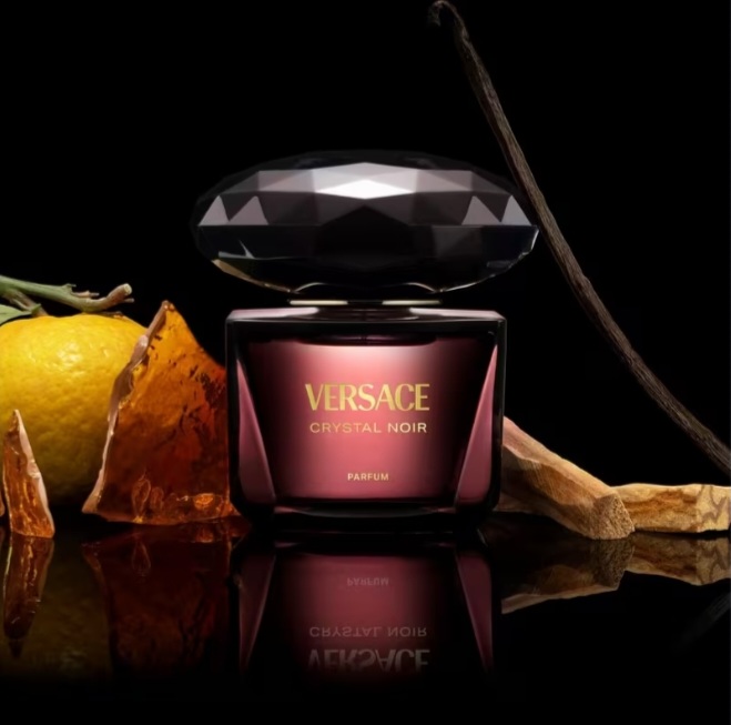 عطر ادوپرفیوم زنانه ورساچه مدل کریستال نویر با رایحه گرم و شیرین
