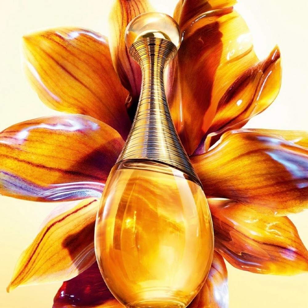 عطر ادوپرفیوم زنانه کرستین دیور مدل جادور تاپ با رایحه معتدل و شیرین